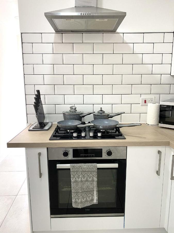2 Bed Town Centre Nr Theatre Free Park Wi-Fi & Garden Apartment Aylesbury  Exterior foto