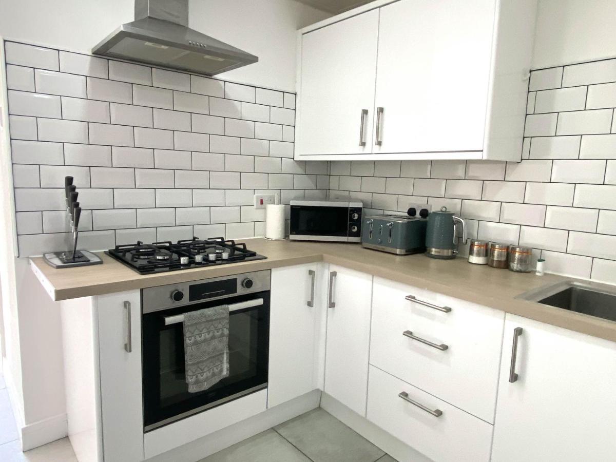 2 Bed Town Centre Nr Theatre Free Park Wi-Fi & Garden Apartment Aylesbury  Exterior foto