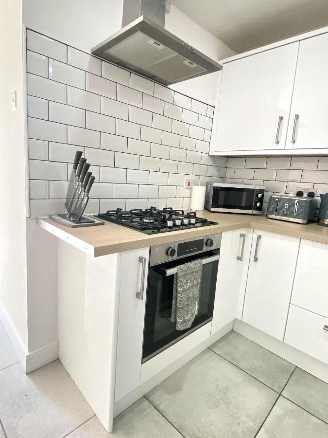 2 Bed Town Centre Nr Theatre Free Park Wi-Fi & Garden Apartment Aylesbury  Exterior foto