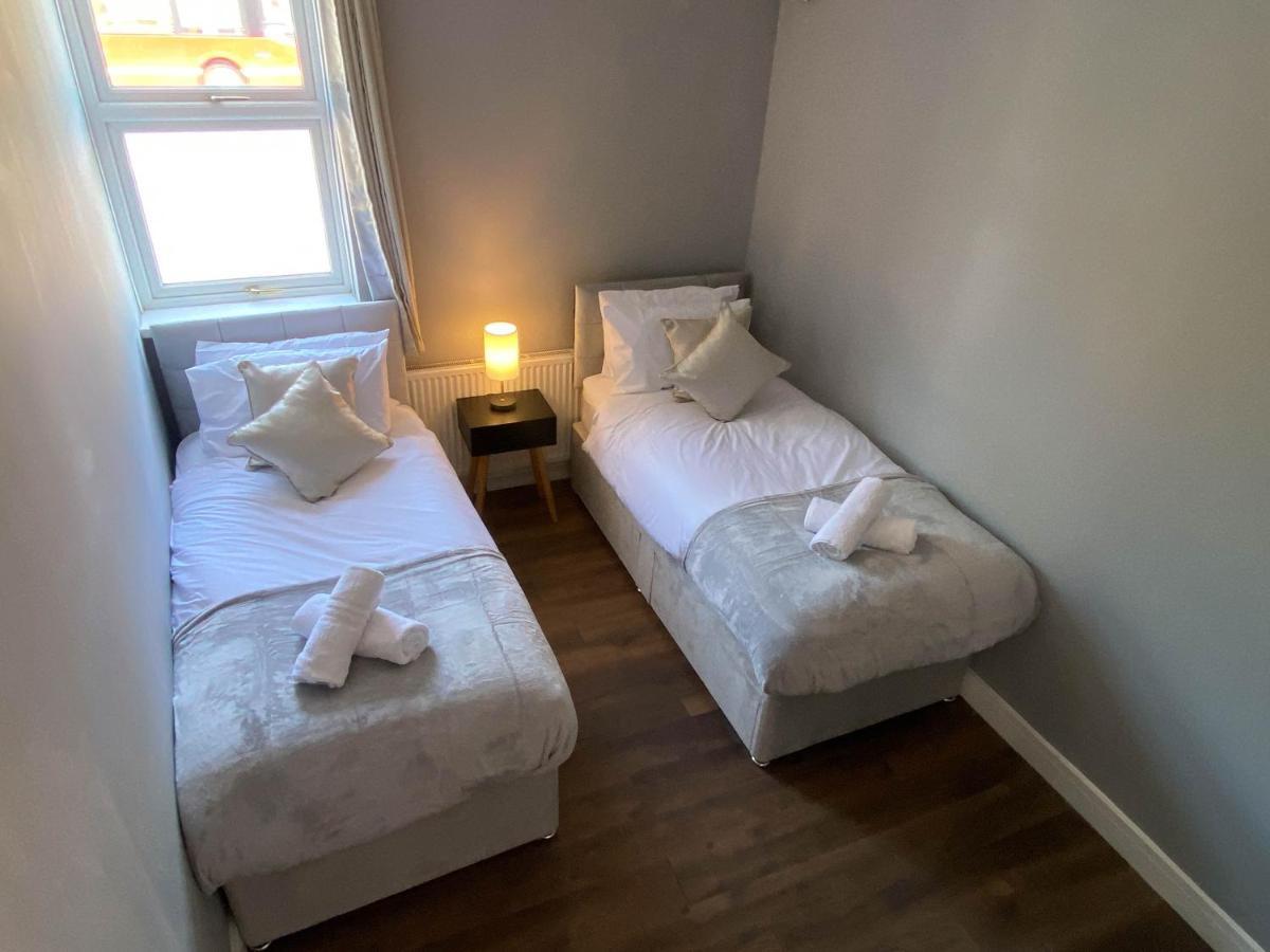 2 Bed Town Centre Nr Theatre Free Park Wi-Fi & Garden Apartment Aylesbury  Exterior foto