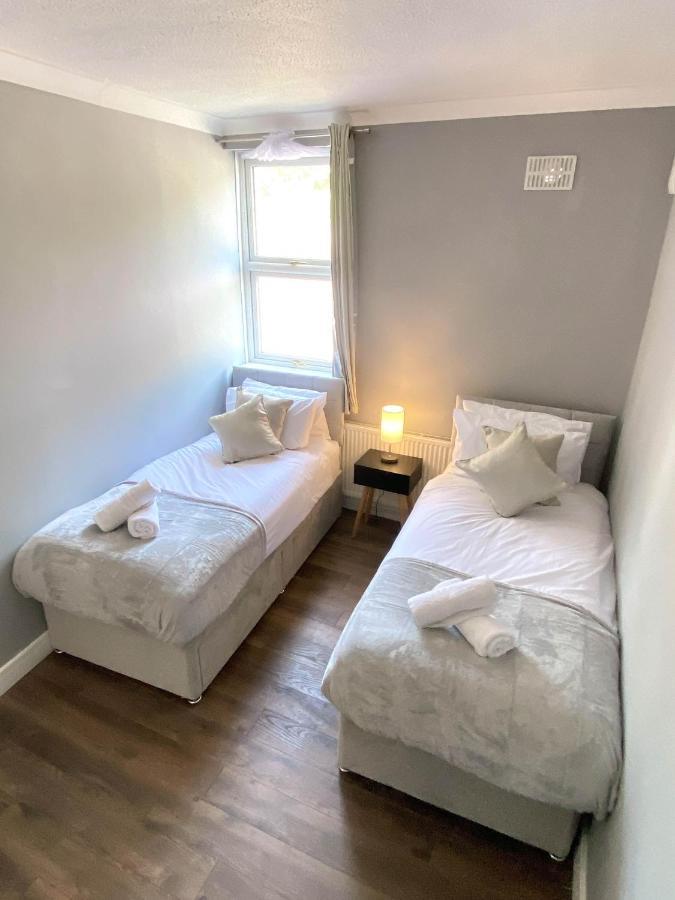 2 Bed Town Centre Nr Theatre Free Park Wi-Fi & Garden Apartment Aylesbury  Exterior foto