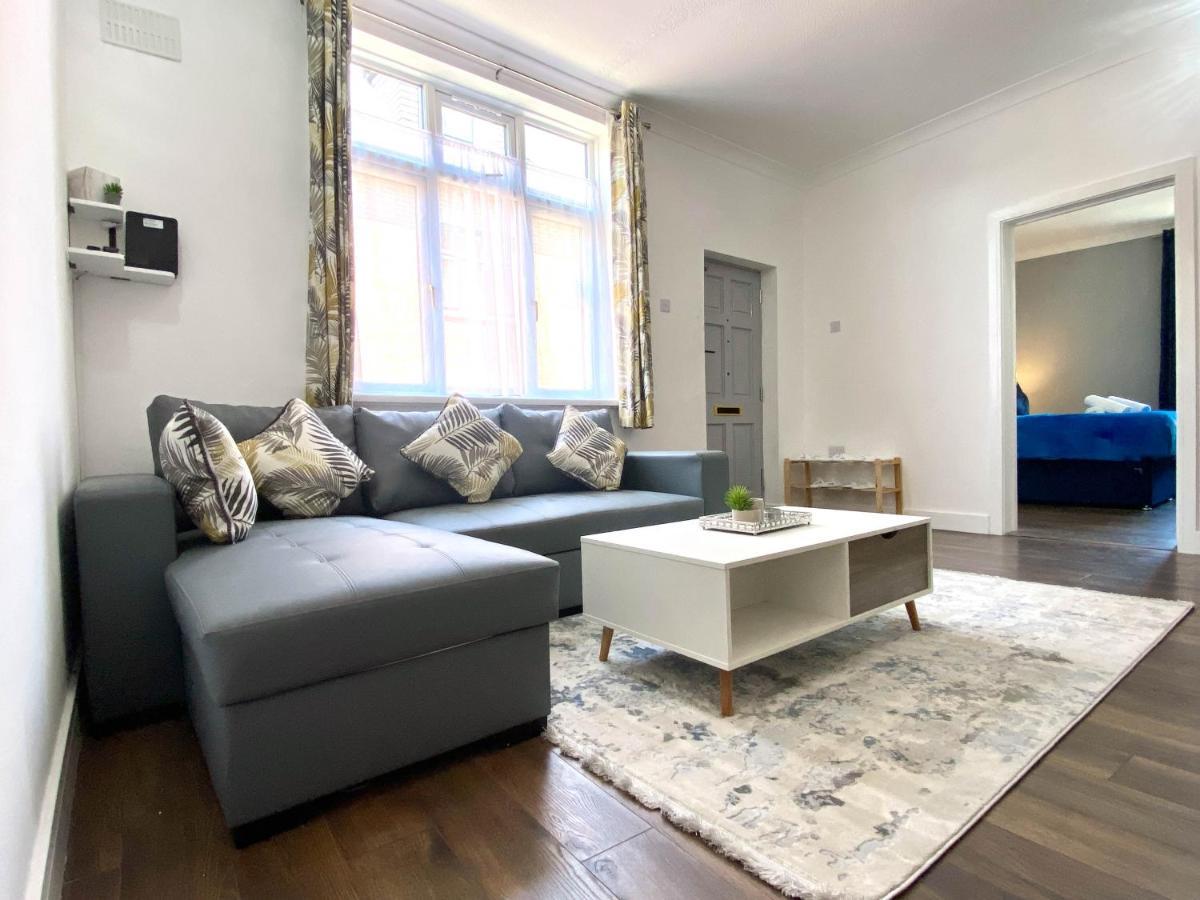 2 Bed Town Centre Nr Theatre Free Park Wi-Fi & Garden Apartment Aylesbury  Exterior foto