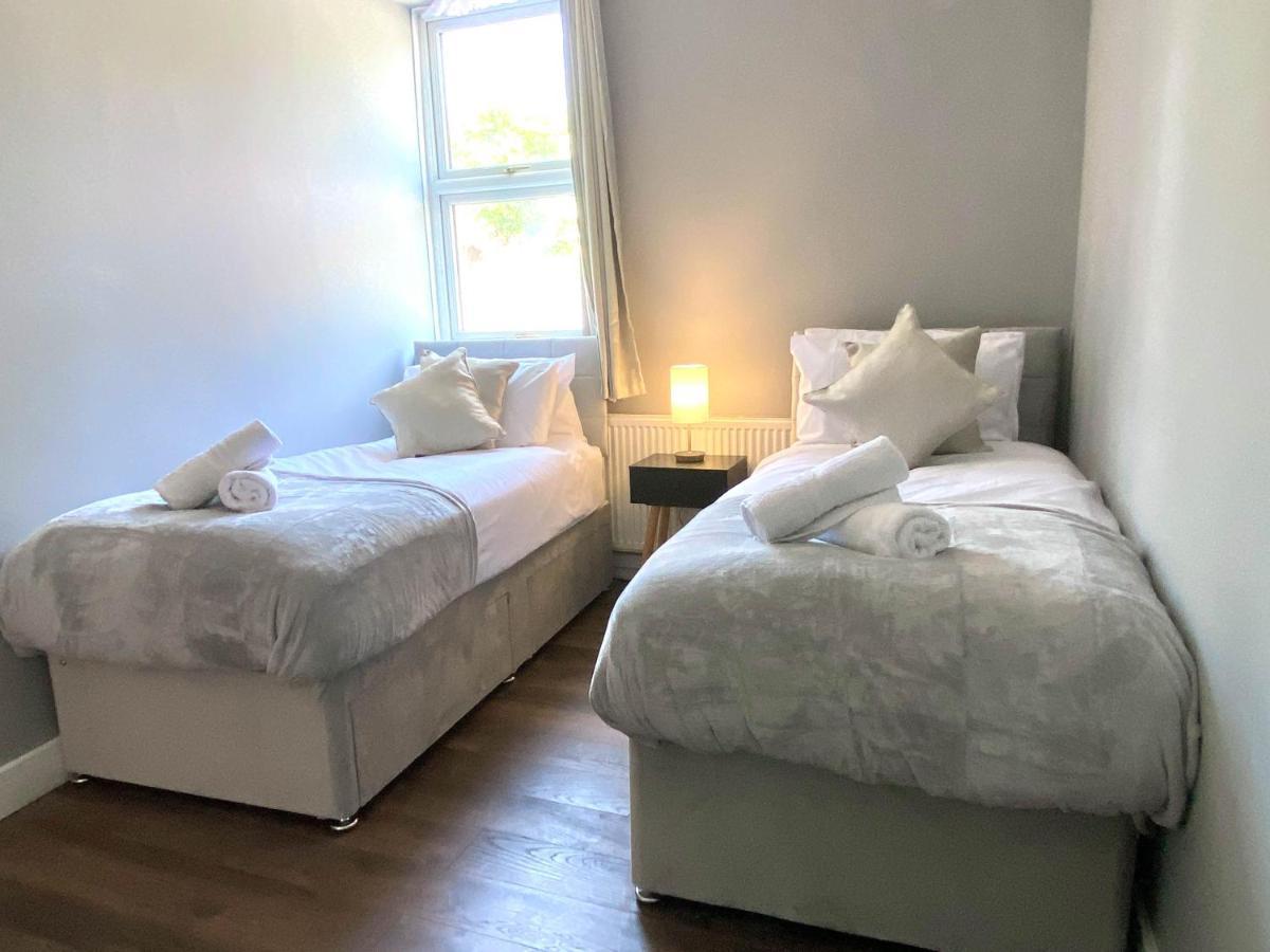 2 Bed Town Centre Nr Theatre Free Park Wi-Fi & Garden Apartment Aylesbury  Exterior foto