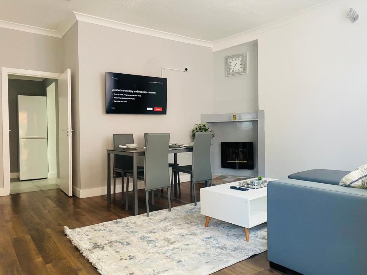 2 Bed Town Centre Nr Theatre Free Park Wi-Fi & Garden Apartment Aylesbury  Exterior foto