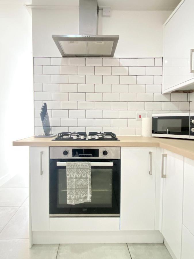 2 Bed Town Centre Nr Theatre Free Park Wi-Fi & Garden Apartment Aylesbury  Exterior foto