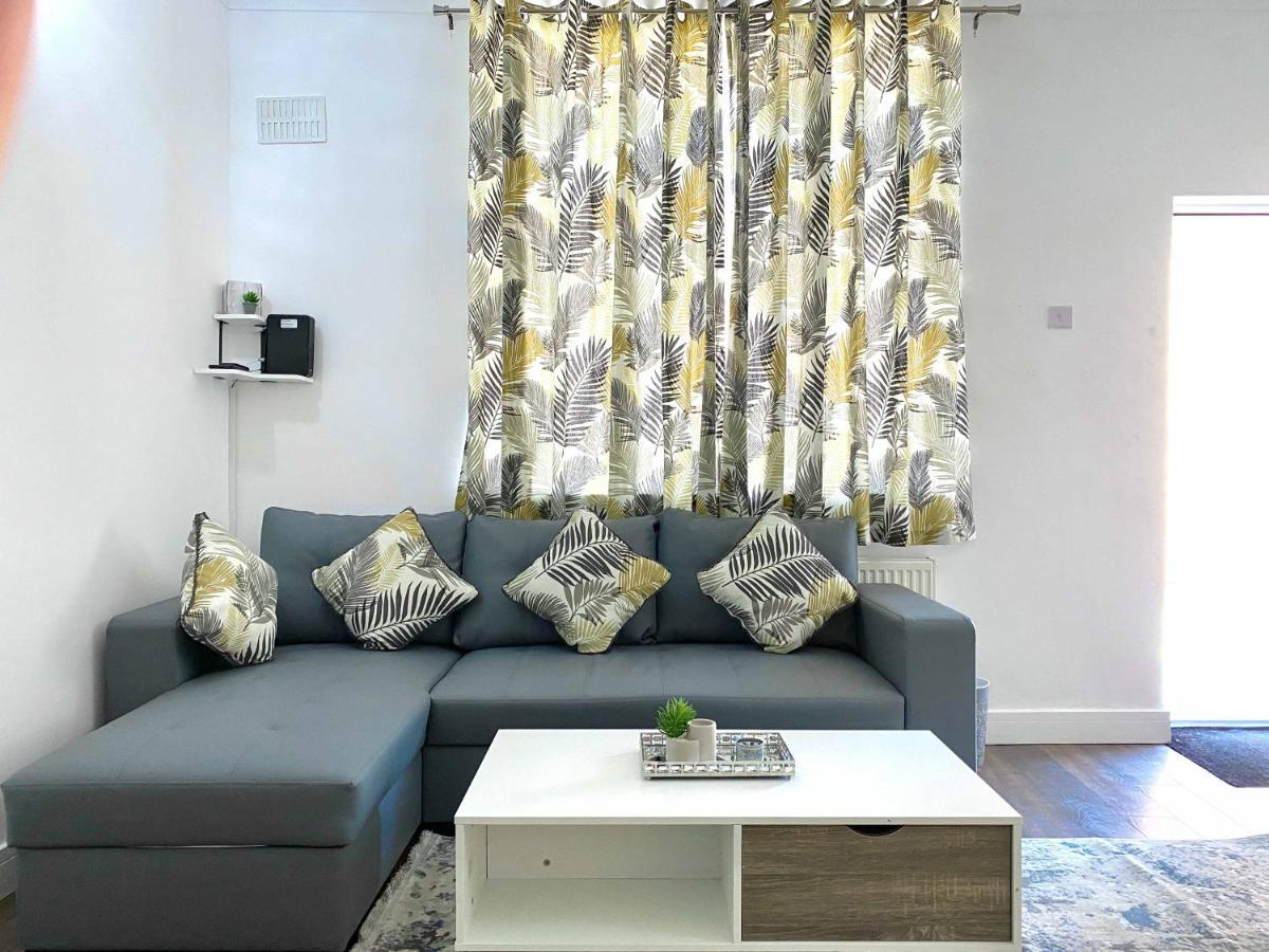 2 Bed Town Centre Nr Theatre Free Park Wi-Fi & Garden Apartment Aylesbury  Exterior foto