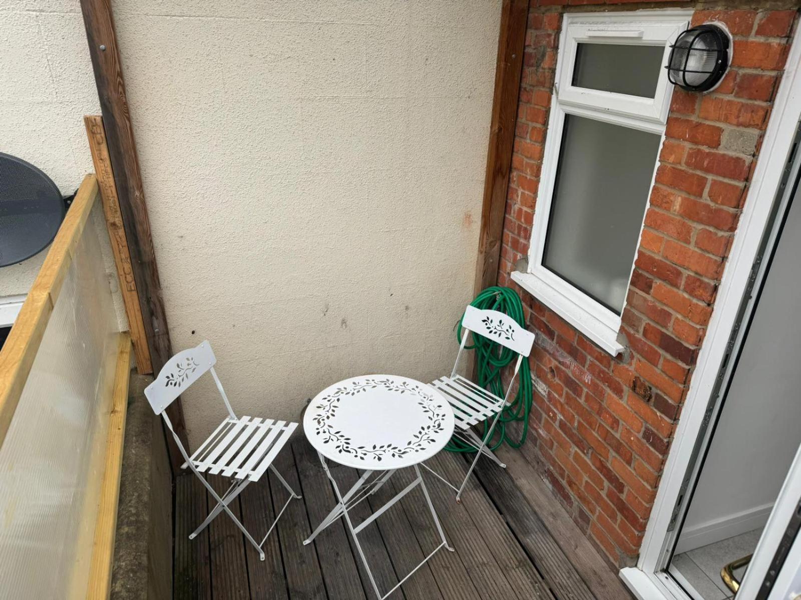 2 Bed Town Centre Nr Theatre Free Park Wi-Fi & Garden Apartment Aylesbury  Exterior foto